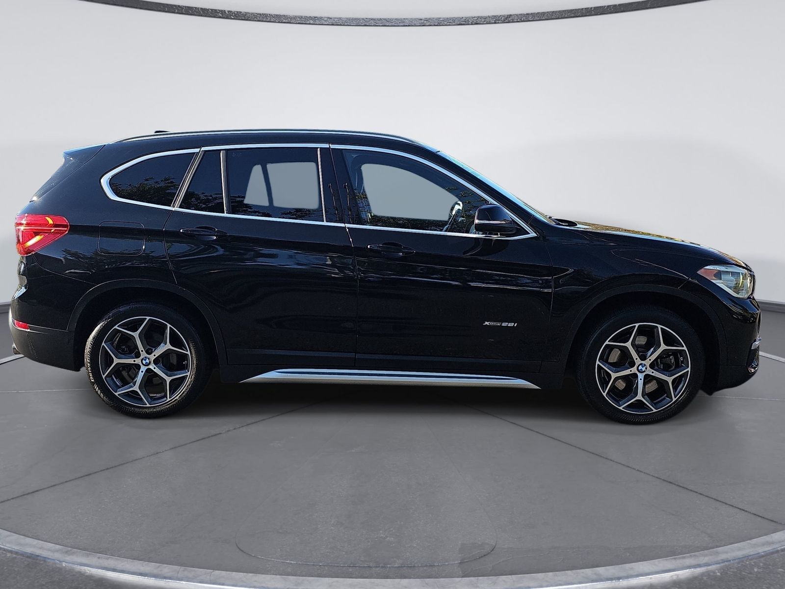 Used 2016 BMW X1 28i with VIN WBXHT3Z31G4A49046 for sale in Hawthorne, CA