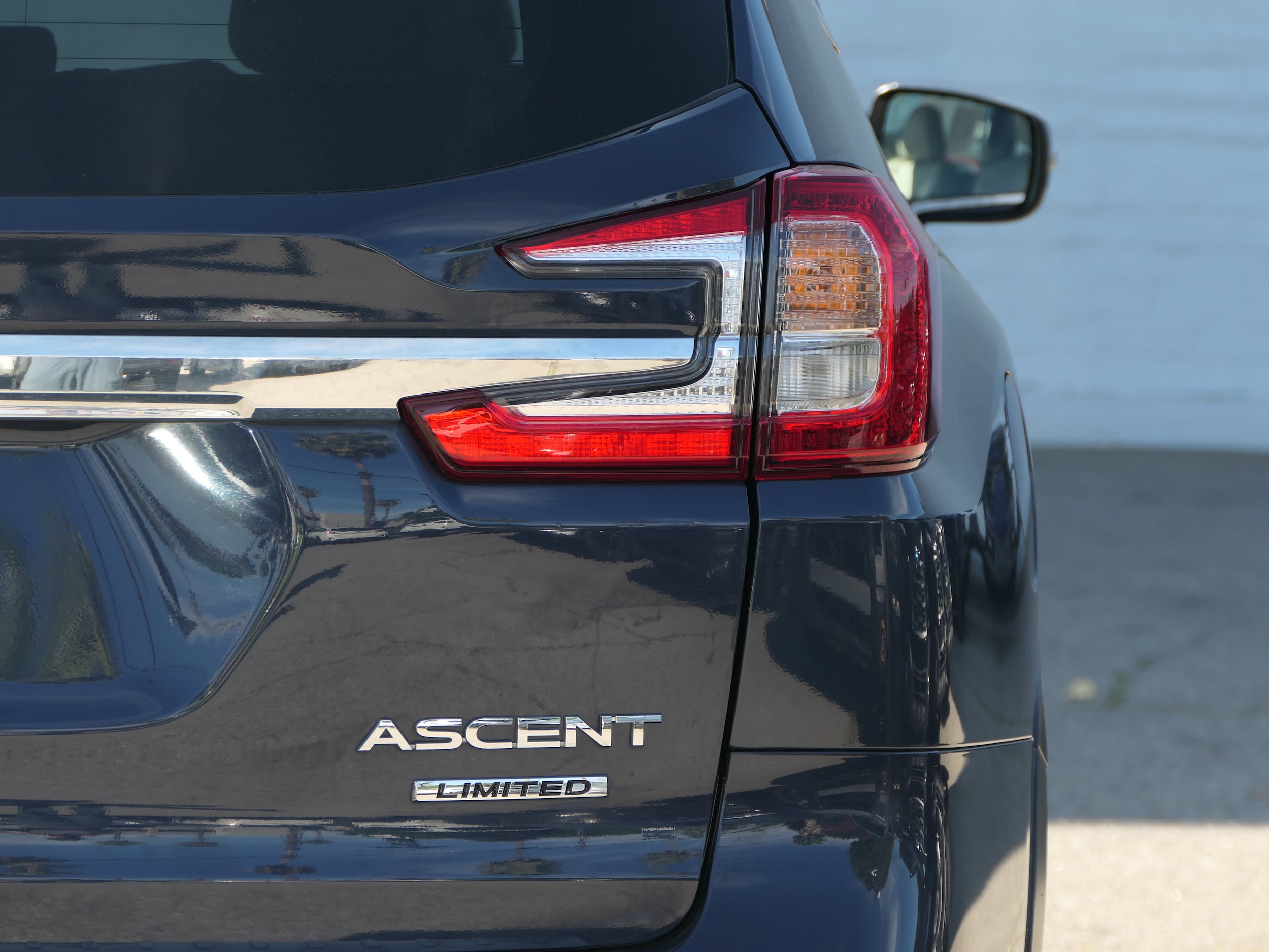 2023 Subaru Ascent Limited 8-Passenger photo 4