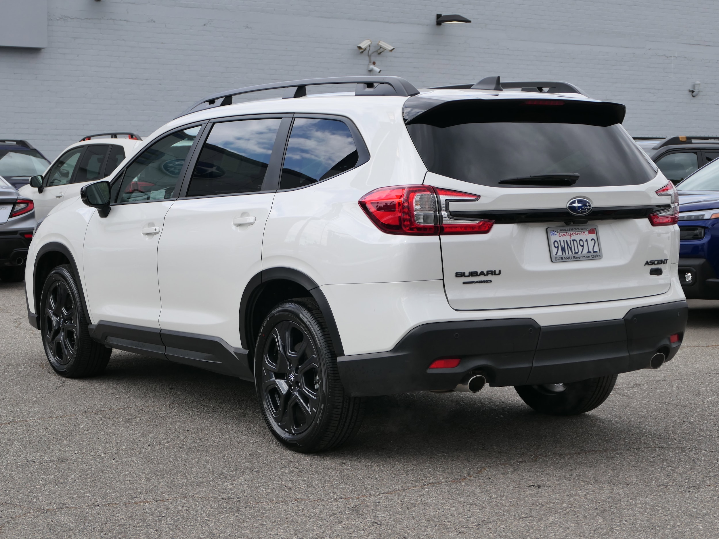 2025 Subaru Ascent Onyx Edition Touring 7-Passenger photo 2