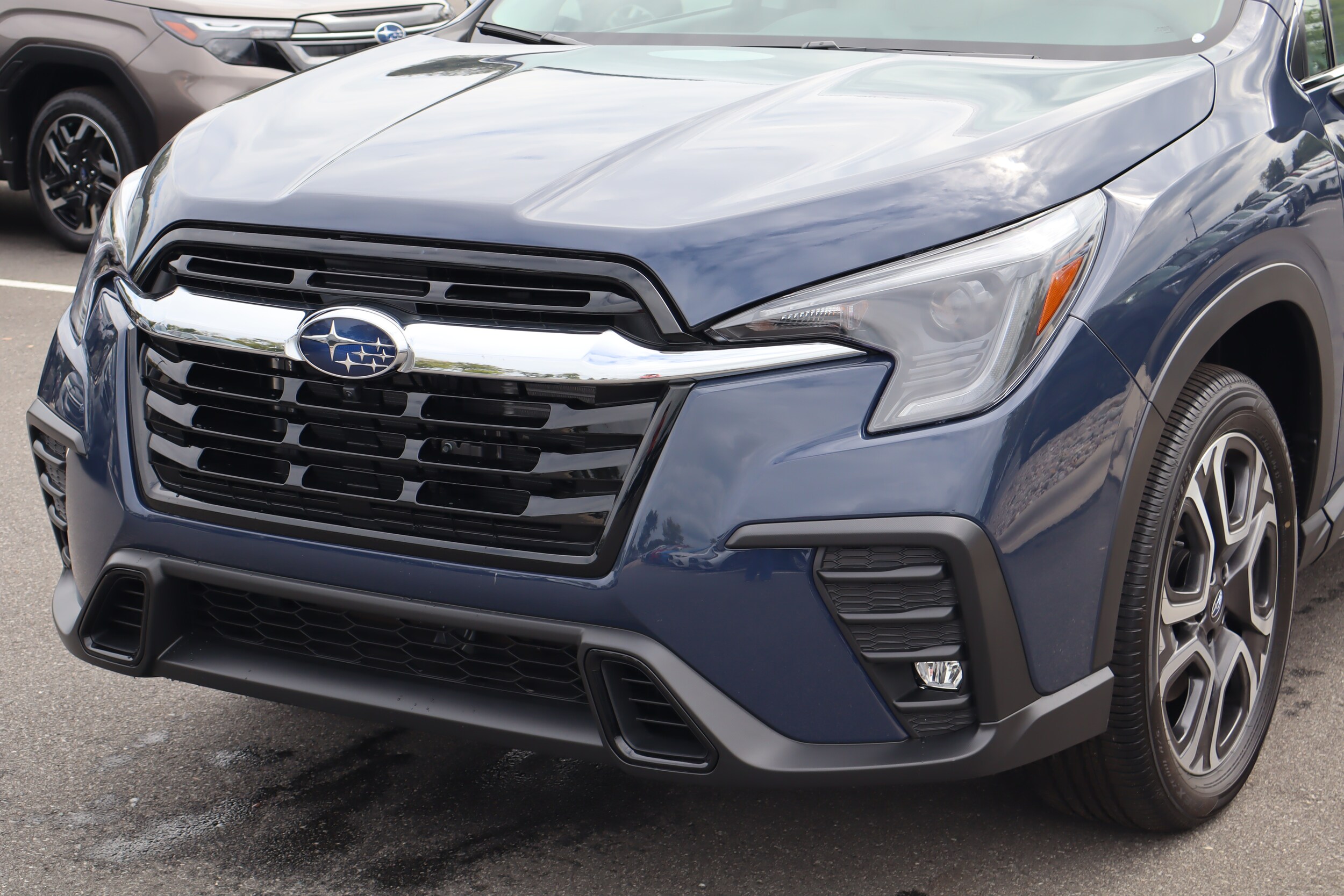 2025 Subaru Ascent Limited photo 3