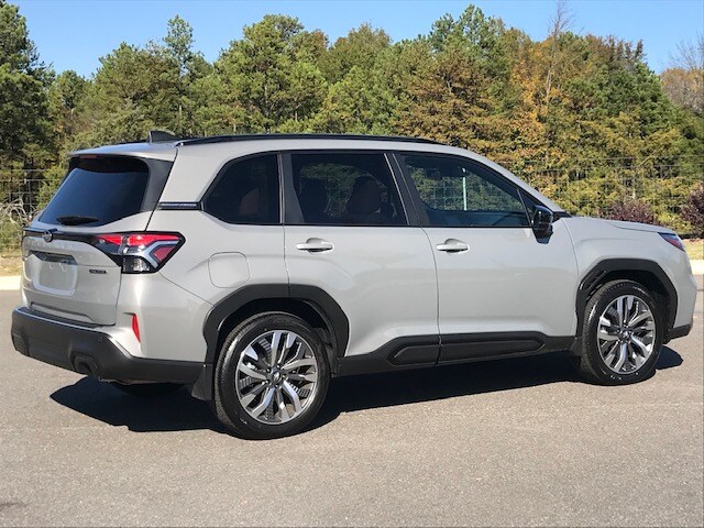 2025 Subaru Forester Touring photo 4