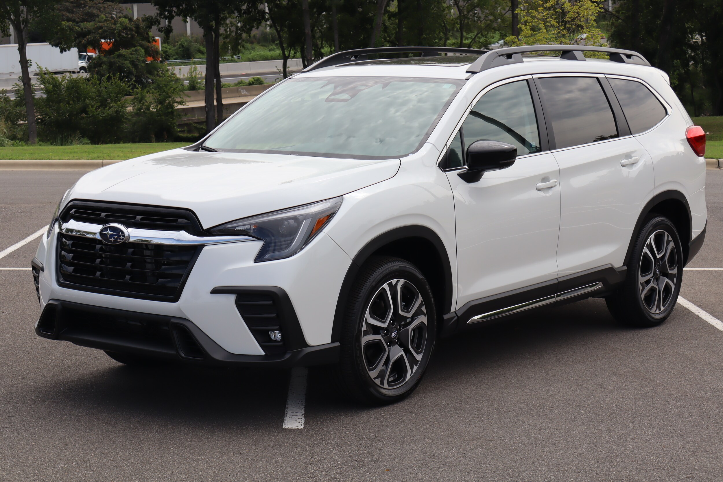 2025 Subaru Ascent Limited photo 2