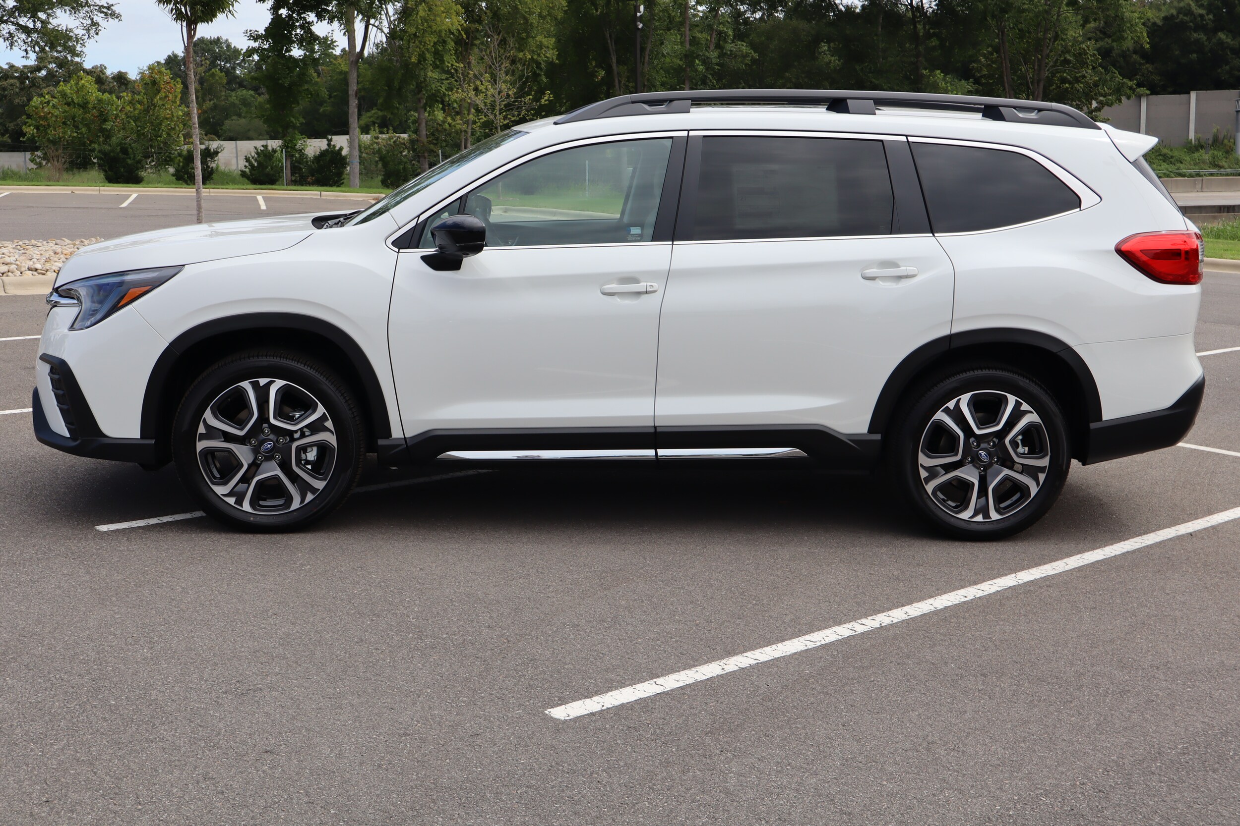 2025 Subaru Ascent Limited photo 4