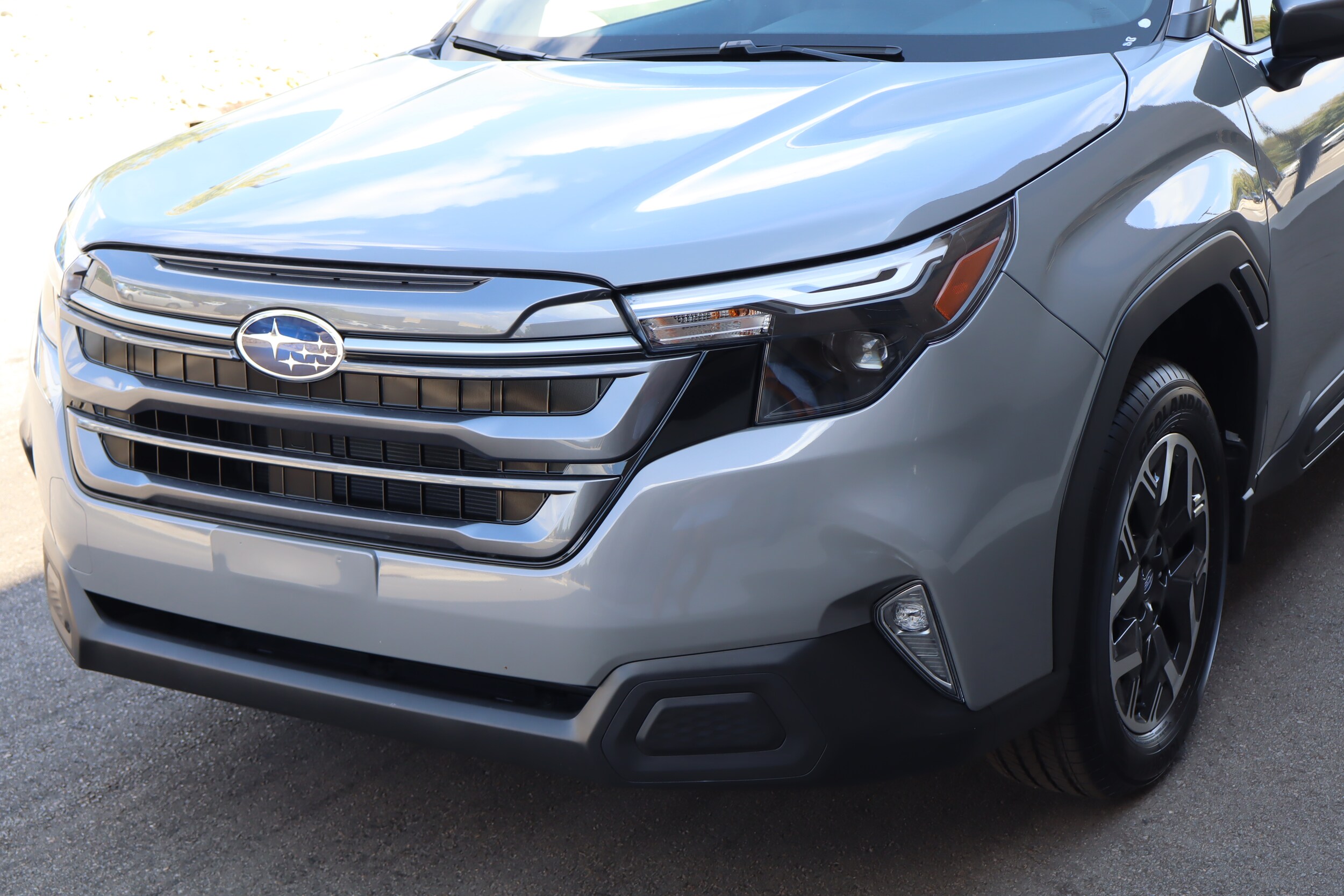 2025 Subaru Forester Premium photo 3