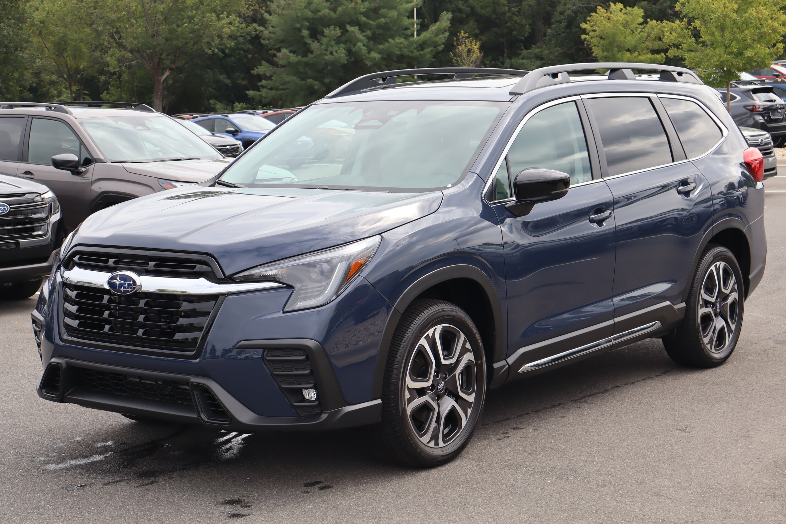 2025 Subaru Ascent Limited photo 2