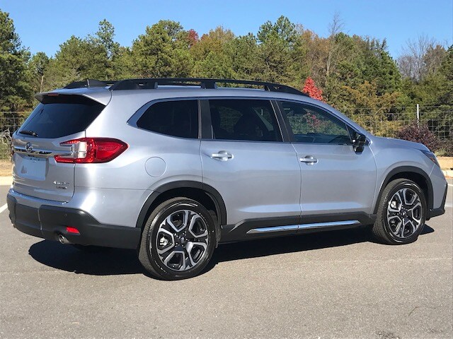 2025 Subaru Ascent Limited photo 3