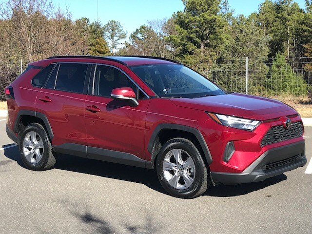 2023 Toyota RAV4 XLE photo 2