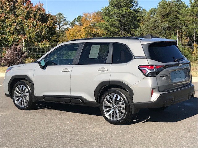 2025 Subaru Forester Touring photo 3
