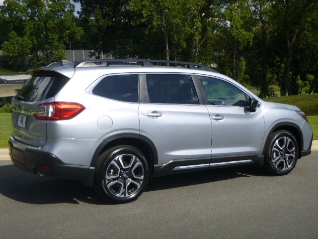 2025 Subaru Ascent Limited photo 3