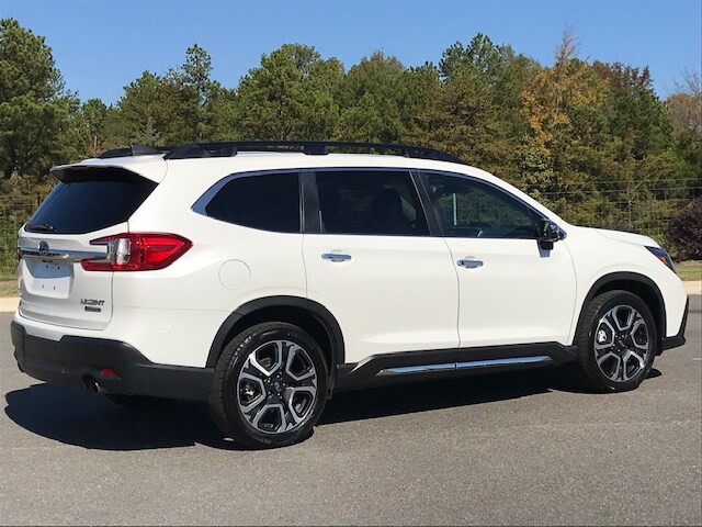 2023 Subaru Ascent Touring photo 3