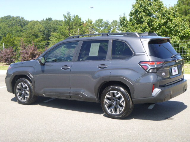 2025 Subaru Forester Premium Base photo 3
