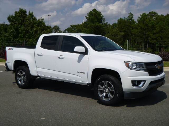 2015 Chevrolet Colorado Z71 photo 2