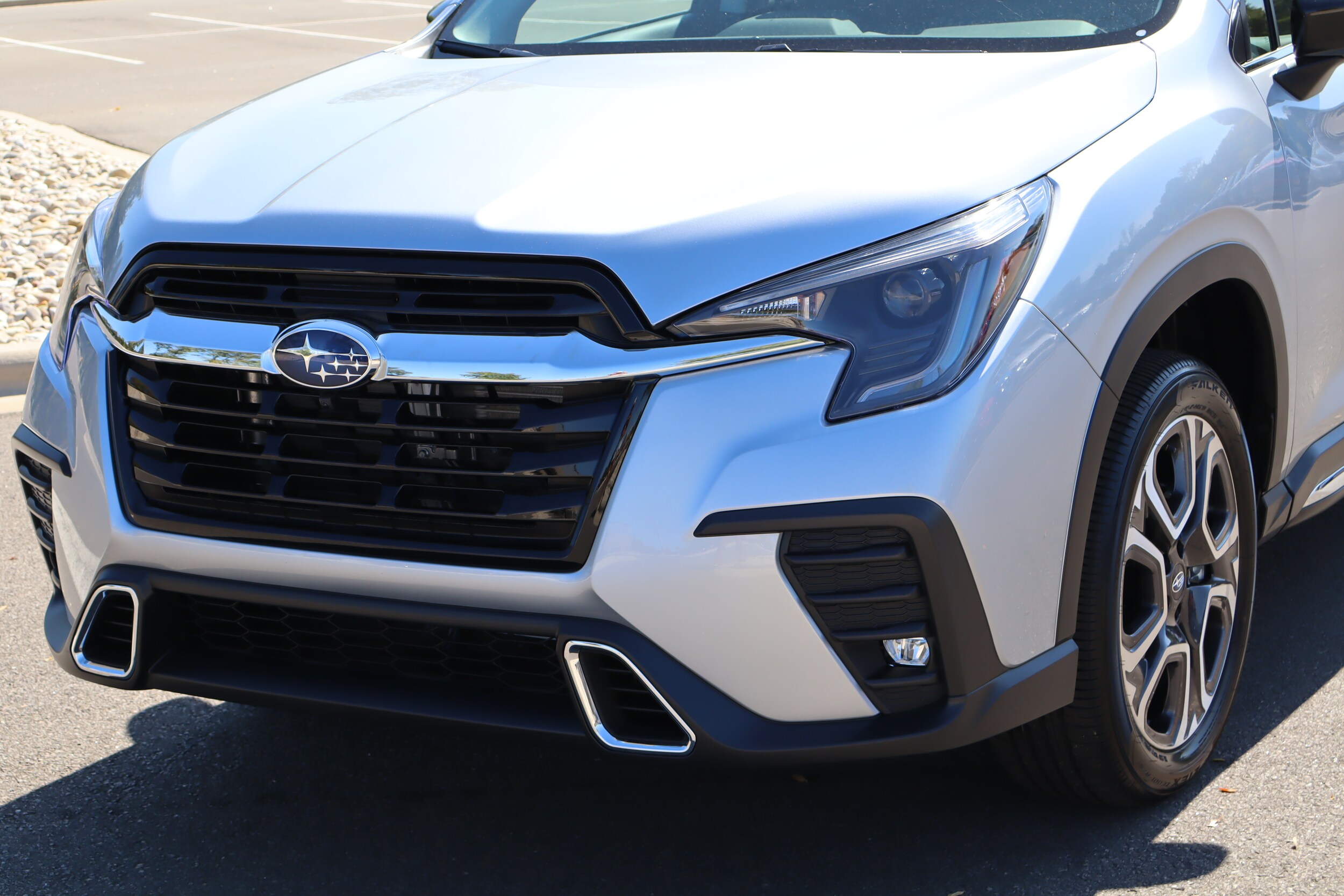 2025 Subaru Ascent Touring photo 3