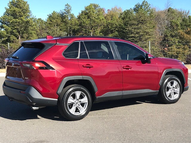 2023 Toyota RAV4 XLE photo 3