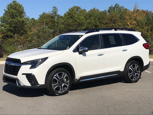 2023 Subaru Ascent Touring's photo