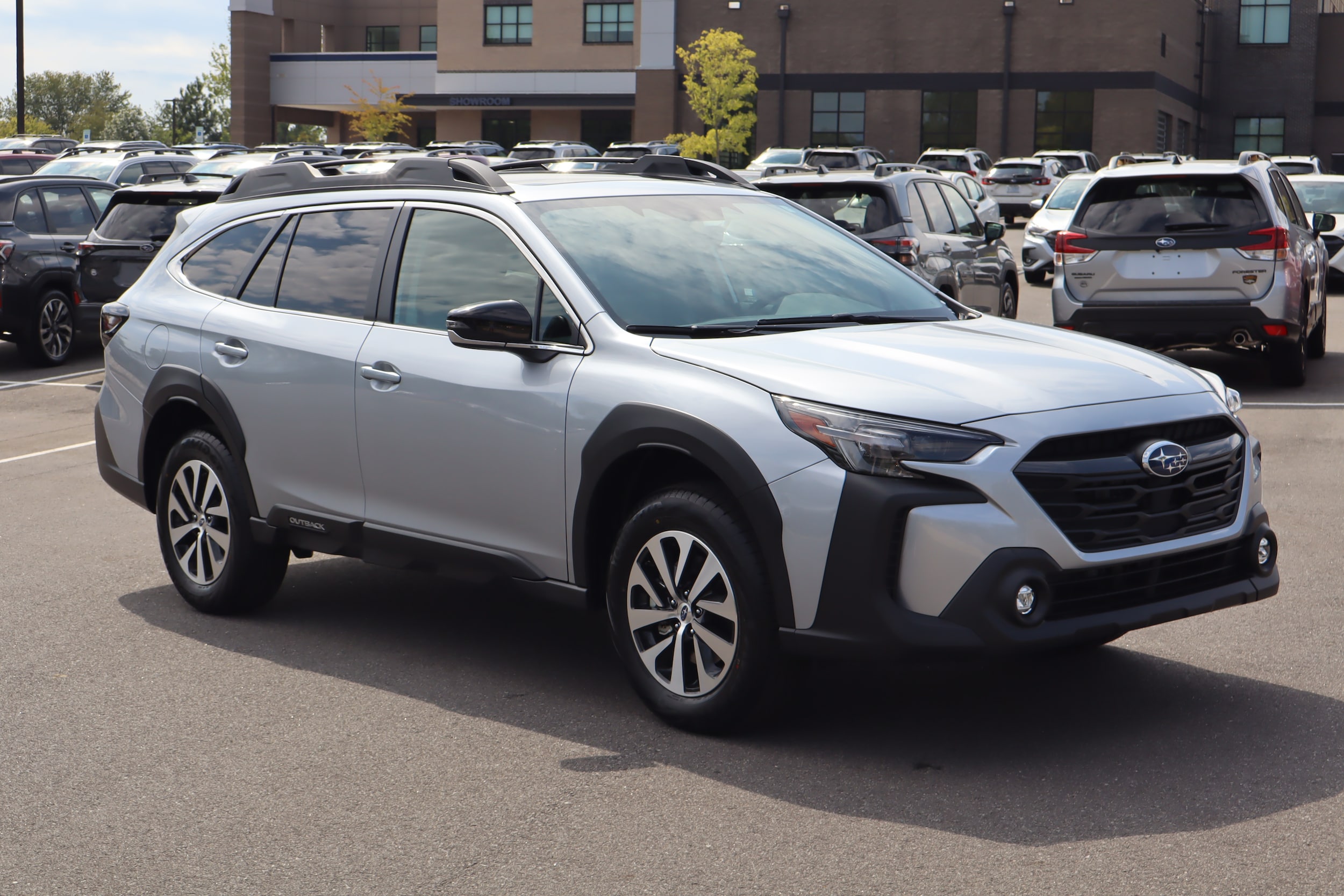 2025 Subaru Outback Premium's photo
