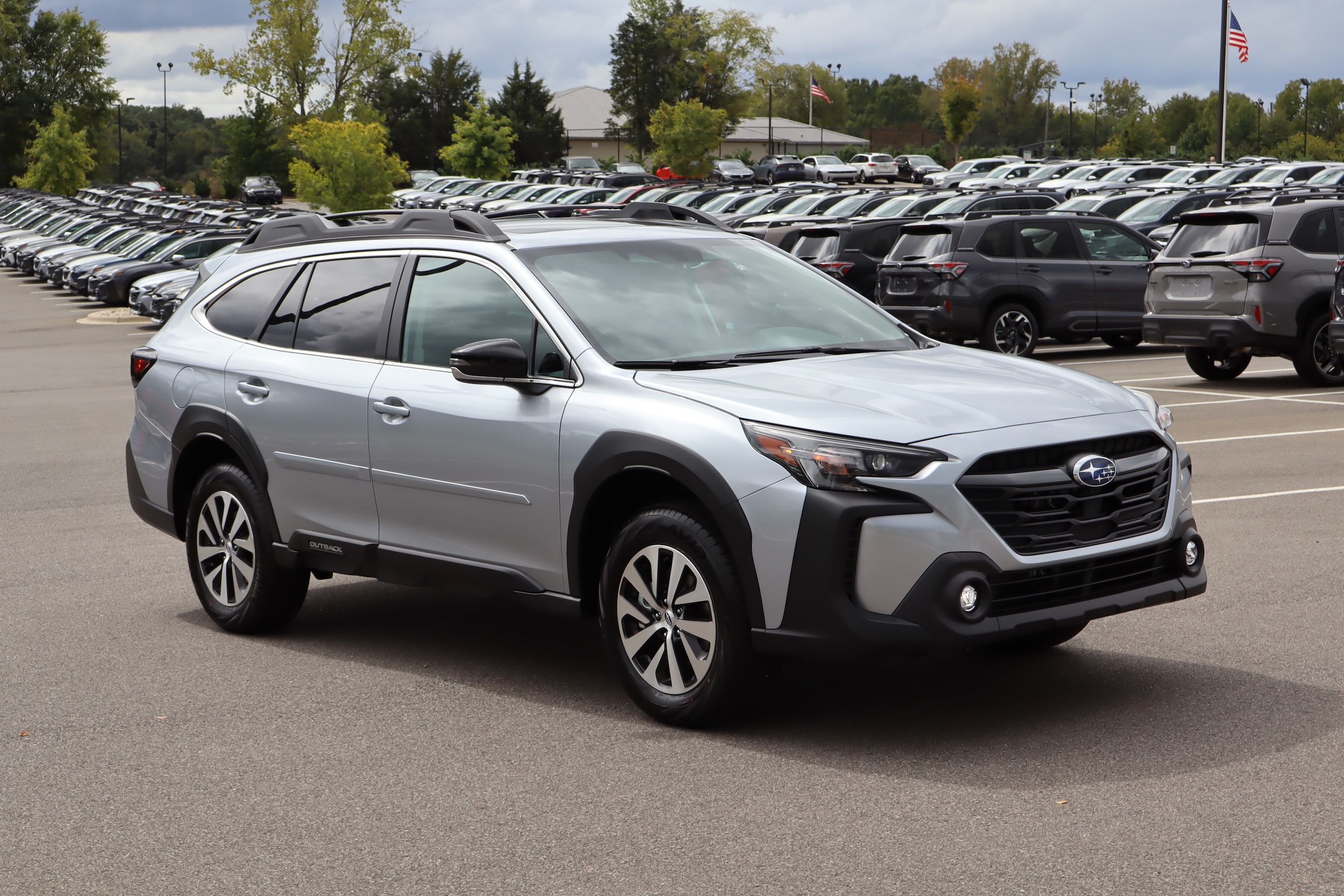 2025 Subaru Outback Premium's photo