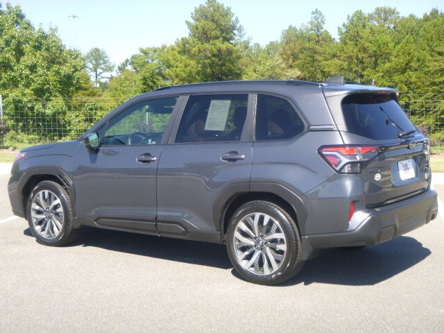 2025 Subaru Forester Touring photo 3