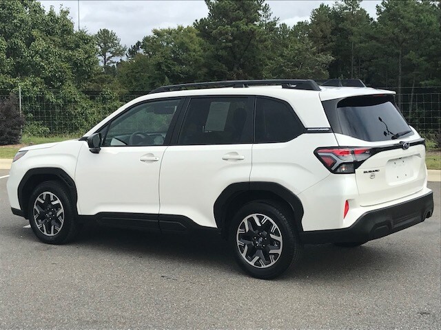 2025 Subaru Forester Premium photo 4
