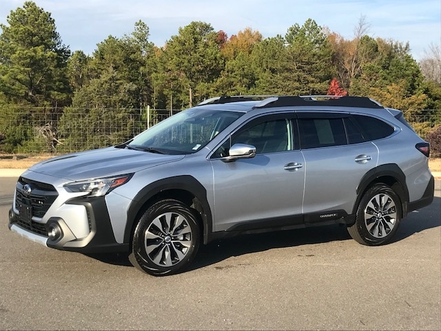 2025 Subaru Outback Touring's photo