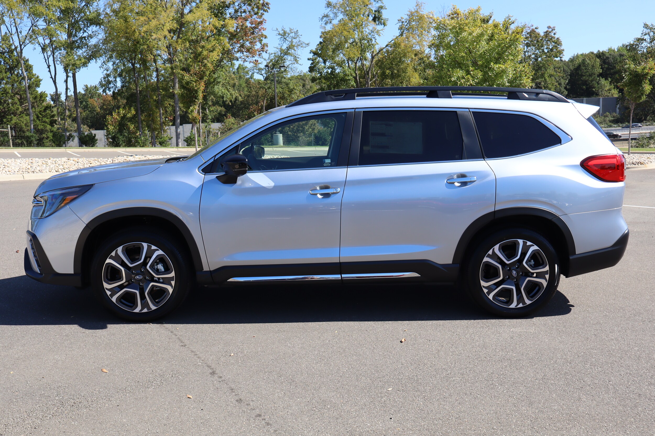 2025 Subaru Ascent Touring photo 4