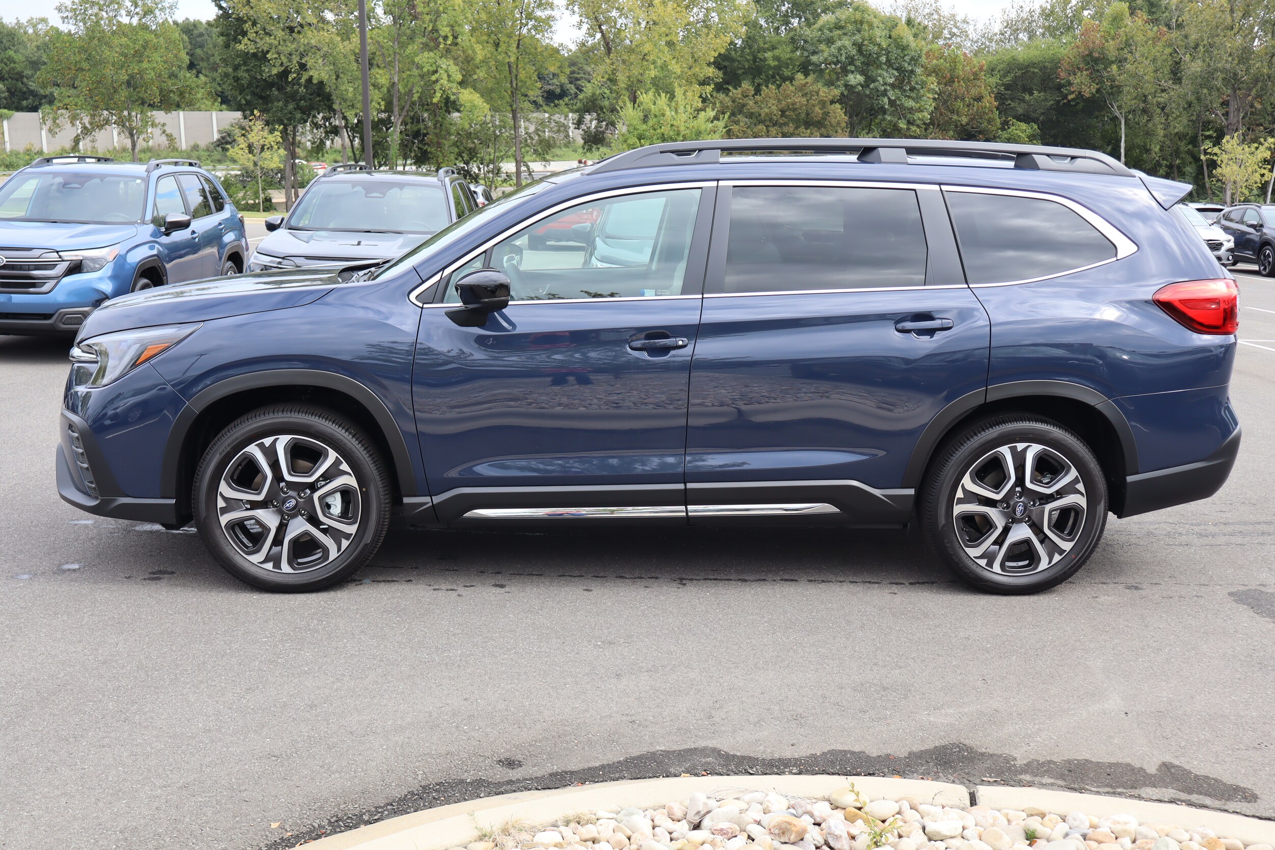 2025 Subaru Ascent Limited photo 4