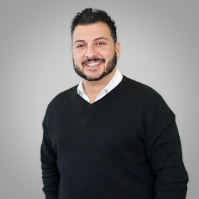 Staff member Aki Stefanidis from 4c0691f22aba