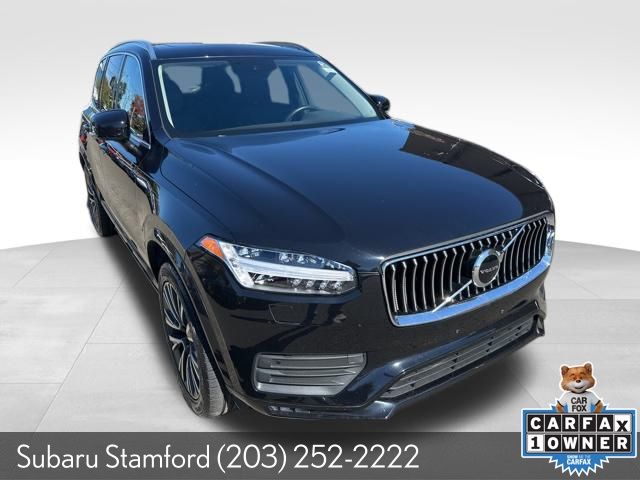 2022 Volvo XC90 Momentum's photo