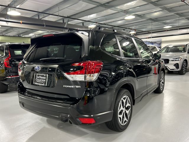 2022 Subaru Forester Premium photo 2