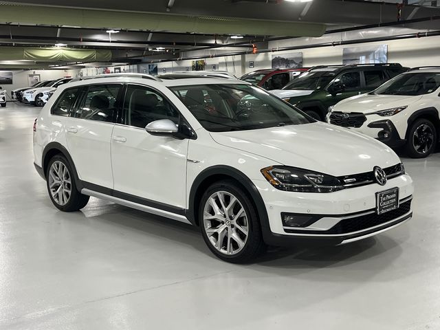 2019 Volkswagen Golf Alltrack TSI SE 4Motion's photo
