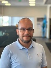 Staff member Ramon Hernandez from ID_e0f4f84d34b7