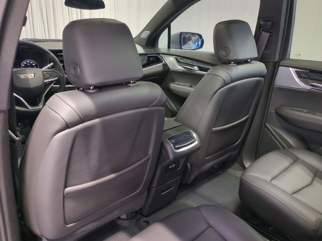 Thumbnail: 2025 Cadillac XT6 - 18