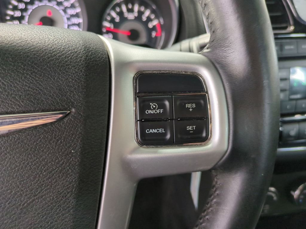 Thumbnail: 2014 Chrysler 200 - 26