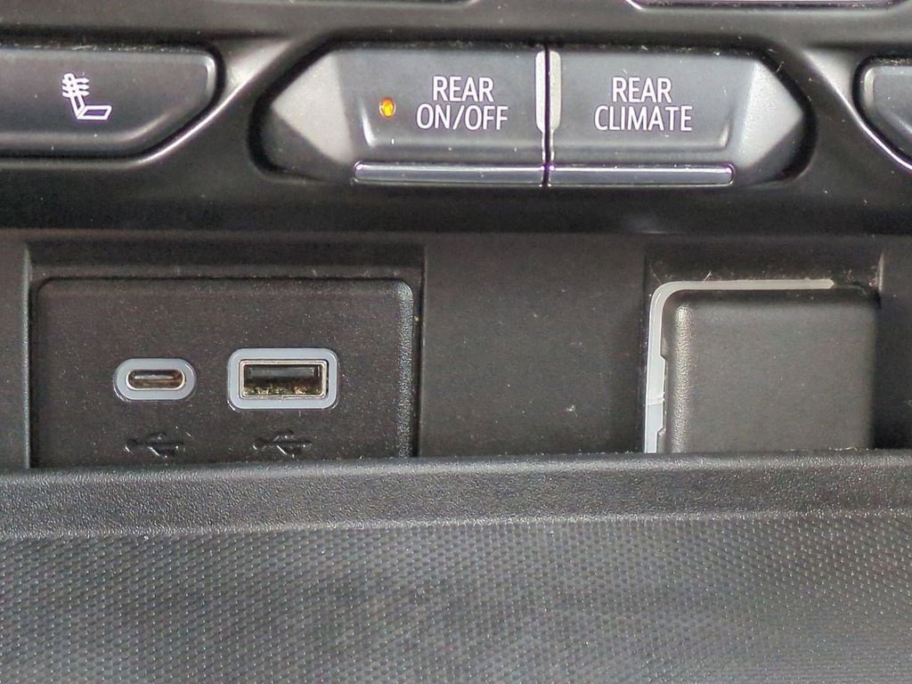 Thumbnail: 2022 Chevrolet Suburban - 36