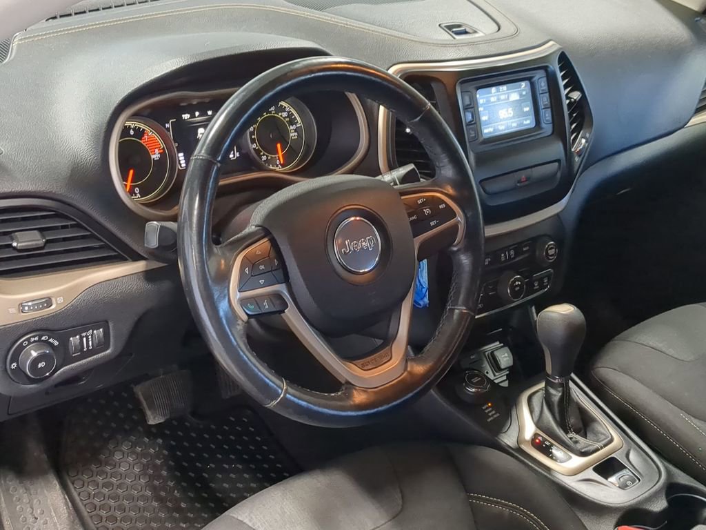 Thumbnail: 2016 Jeep Cherokee - 11