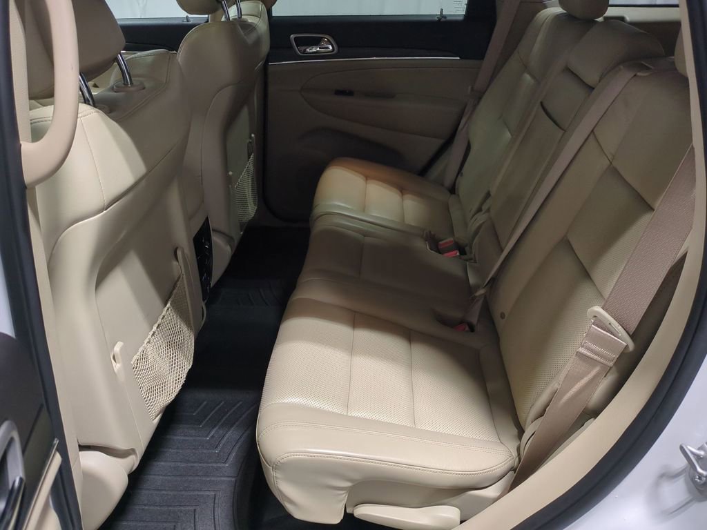 Thumbnail: 2020 Jeep Grand Cherokee - 24