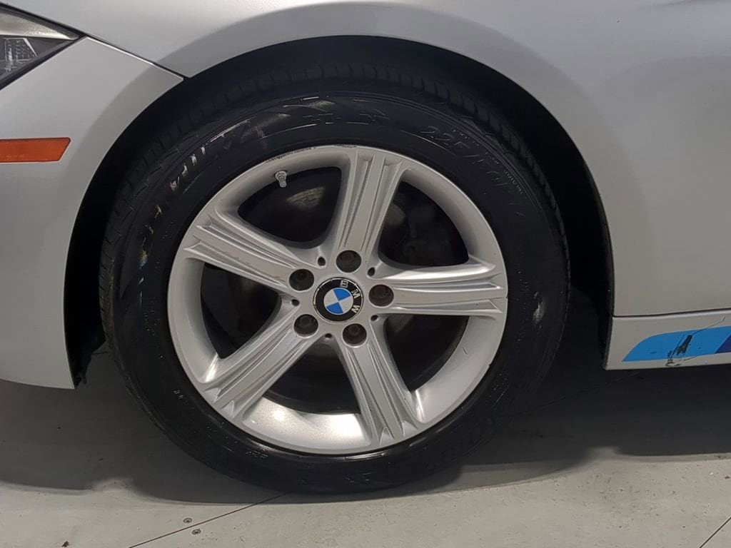 Thumbnail: 2013 BMW 3 Series - 17