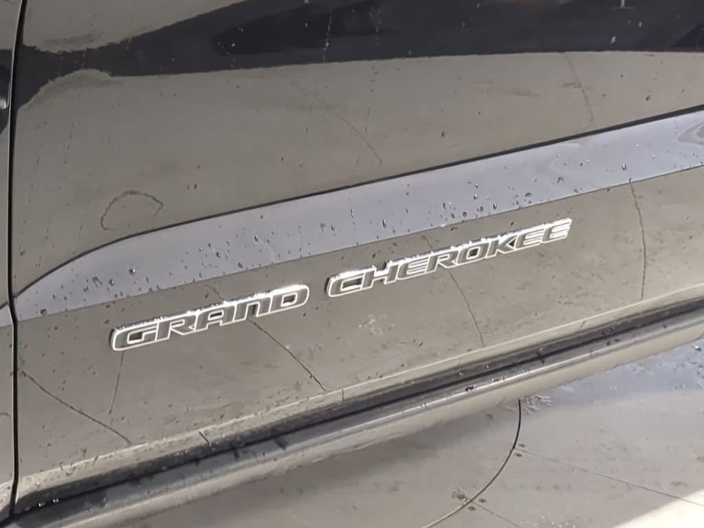 Thumbnail: 2018 Jeep Grand Cherokee - 16