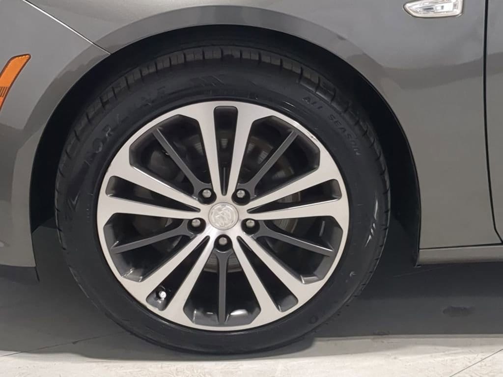 Thumbnail: 2018 Buick Regal - 17