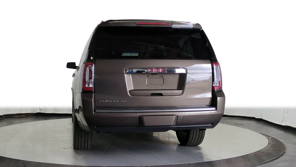 2016 GMC Yukon XL Denali 9