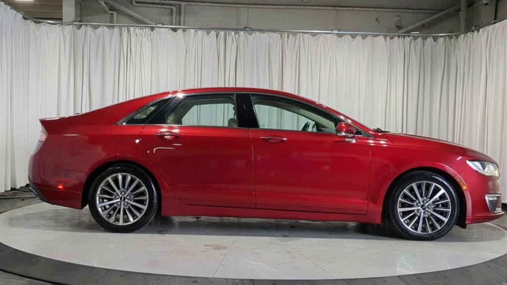 Thumbnail: 2017 Lincoln MKZ - 11