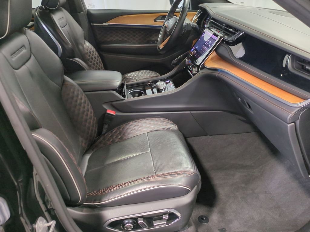Thumbnail: 2022 Jeep Grand Cherokee - 24