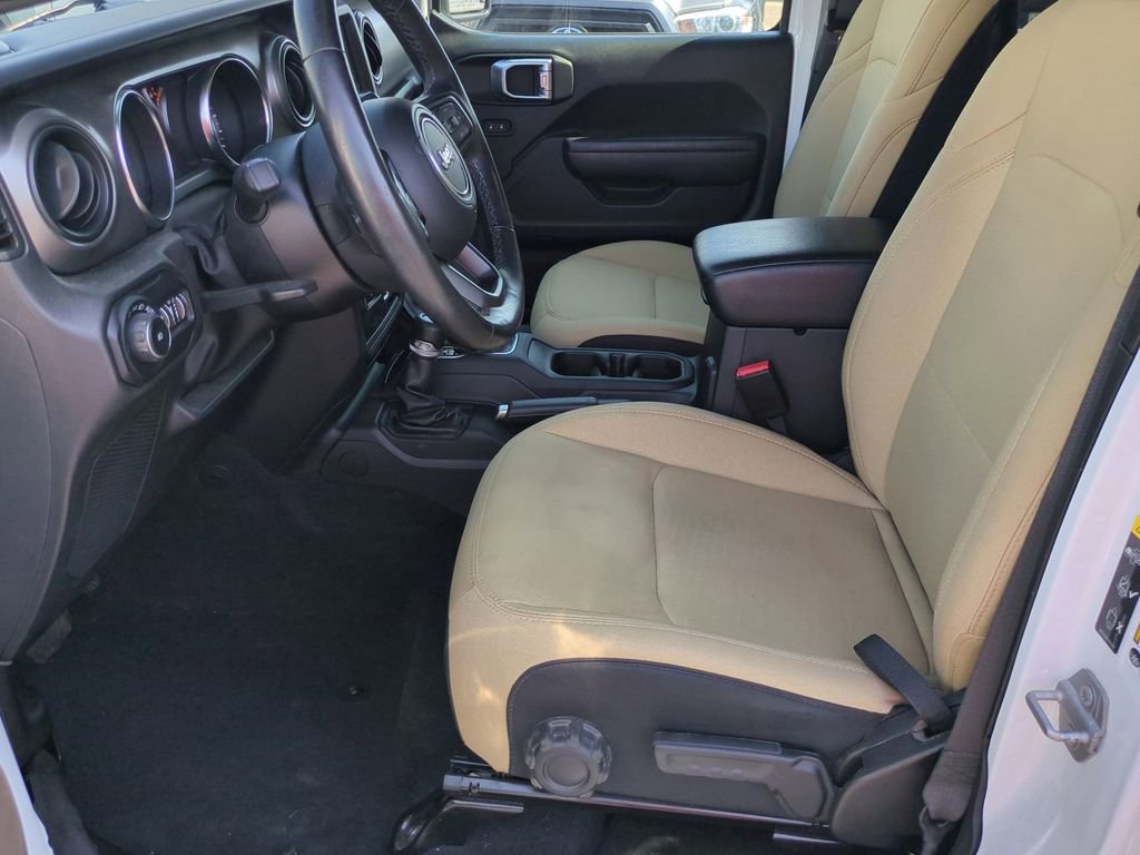 Thumbnail: 2022 Jeep Wrangler - 17