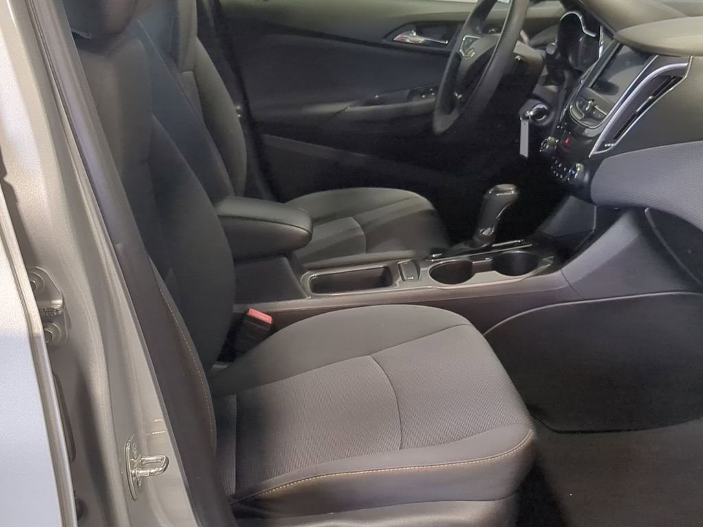 Thumbnail: 2019 Chevrolet Cruze - 25