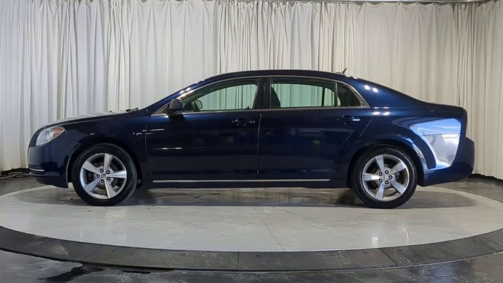 Thumbnail: 2011 Chevrolet Malibu - 6