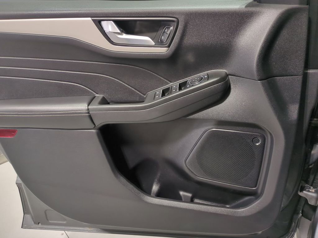 Thumbnail: 2022 Ford Escape - 33