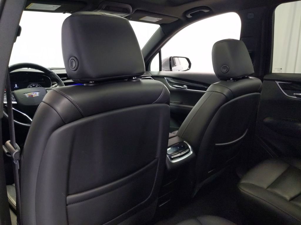Thumbnail: 2021 Cadillac XT6 - 17