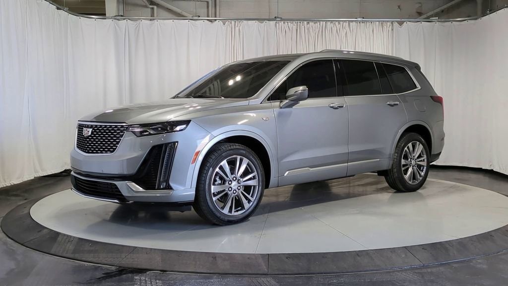 Thumbnail: 2025 Cadillac XT6 - 4