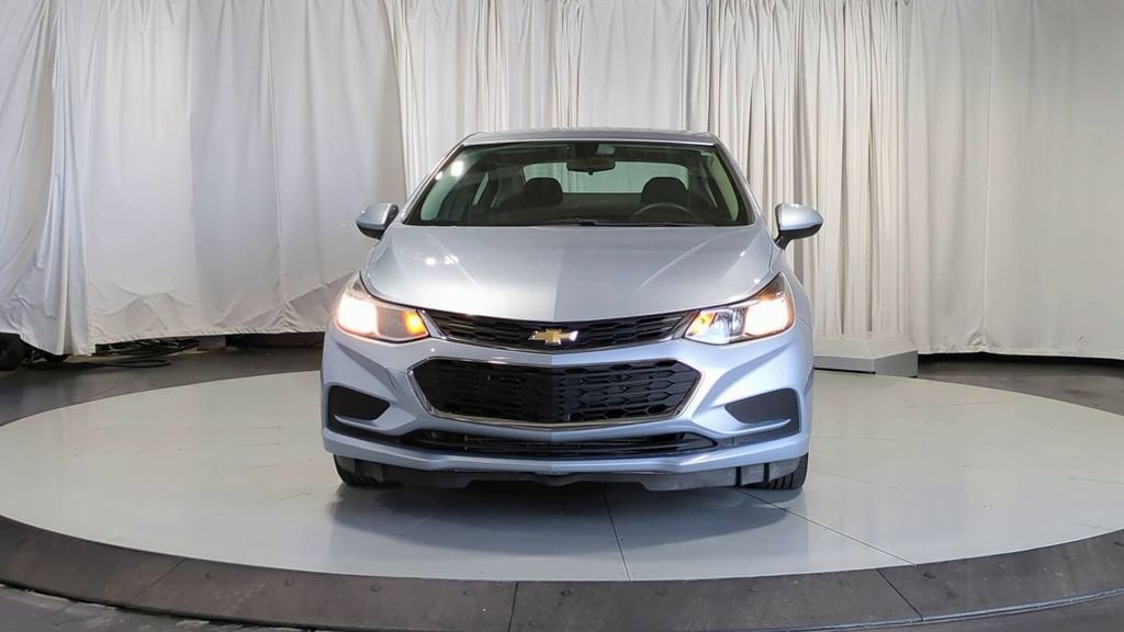 Thumbnail: 2017 Chevrolet Cruze - 3