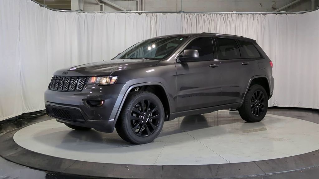 2019 Jeep Grand Cherokee Altitude photo 3